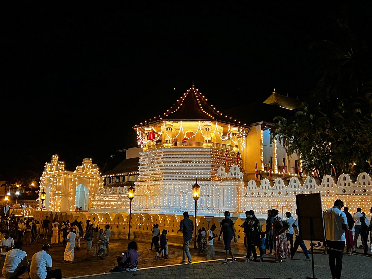 hdmalith's tweet photo. Dalada Maligawa on Vesak Day
#templeoftooth #Kandy #SriLanka #Vesak https://t.co/euu5WRSlW0