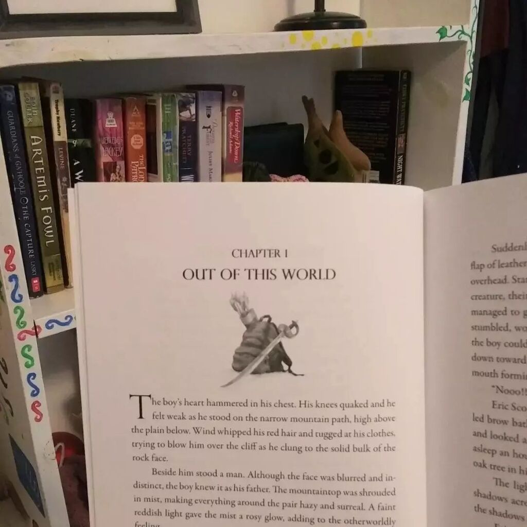 emilypritchart's tweet photo. There's still something magical about holding something I drew on the computer in my own two hands. 📖 I'm glad they decorate a great story! Look for The Deliverers Book 1, by Gregory Slomba!
.
#bookart #bookcoverartist #bookillustration #middlegradeb… https://t.co/EYxRbqyvOI https://t.co/5kHMDsNrv4