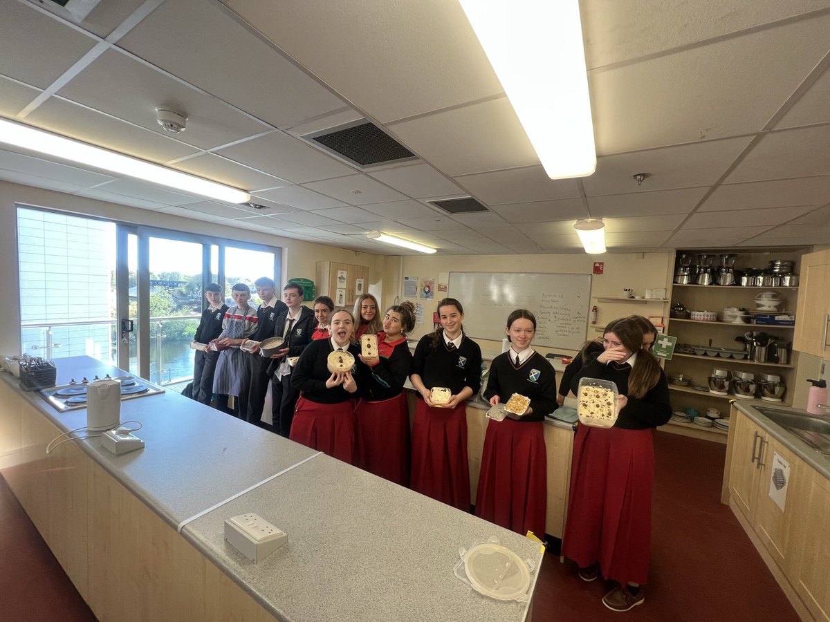 k_aoise's tweet photo. Seachtain gnóthach ag fiosrú táirgí déiríochta le Bl.2 🧑🏼‍🍳👨🏻‍🍳🧀🥛@GCLuimnigh https://t.co/XZVXta4p5A