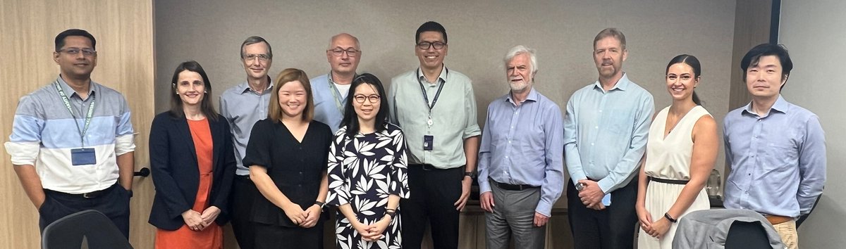 Great to visit the National University of Singapore @NUSCNCS 🇸🇬 I co-hosted a roundtable on the opportunities and challenges of Singapore’s low carbon economy transition with an exceptional panel, including @IPCC_CH colleagues @winstontlchow and @lynettecheah.