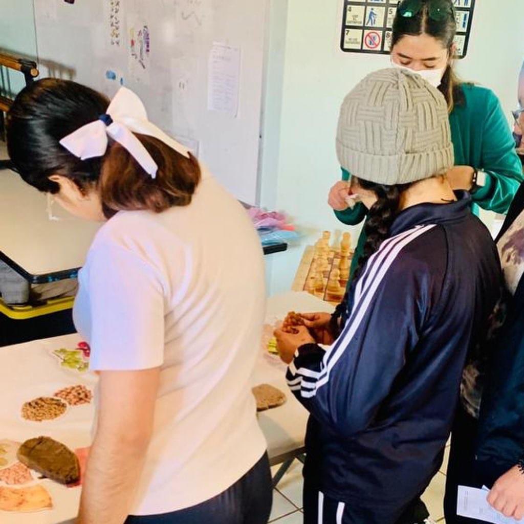 INetworkHearts's tweet photo. We would like to extend our gratitude and appreciation for all of the teachers that help the children at Casa De Jardin get a well rounded education! ✏️📚 Because of the great teachers and volunteers, the children get to indulge in ballet, choir and guitar classes. ❤️ https://t.co/4r0QToHqoQ