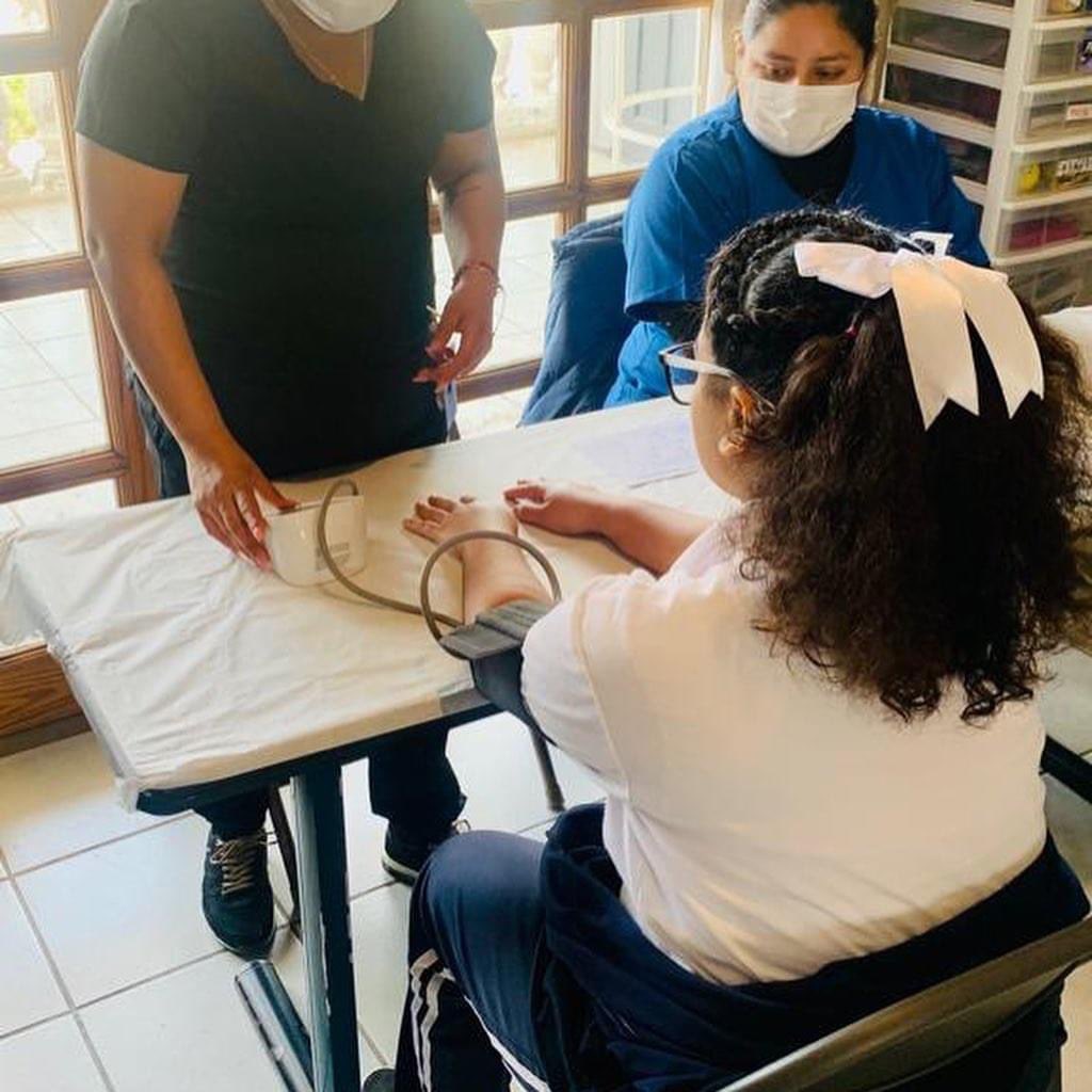 INetworkHearts's tweet photo. We would like to extend our gratitude and appreciation for all of the teachers that help the children at Casa De Jardin get a well rounded education! ✏️📚 Because of the great teachers and volunteers, the children get to indulge in ballet, choir and guitar classes. ❤️ https://t.co/4r0QToHqoQ