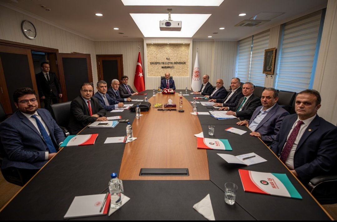 700 bin Kamu işçisinden 1 kişinin bile togg alabilme ihtimali yok ama karnımız bari tog olsaydı ağalar! 
<a href="/RTErdogan/">Recep Tayyip Erdoğan</a> 
<a href="/kilicdarogluk/">Kemal Kılıçdaroğlu</a> 
<a href="/csgbakanligi/">T.C. Çalışma ve Sosyal Güvenlik Bakanlığı</a> 
<a href="/turkiskonf/">TÜRK-İŞ</a> 
<a href="/hakiskonf/">HAKİŞ KONFEDERASYONU</a> 
<a href="/vedatbilgn/">Vedat Bilgin</a> 
#isciAciklamaBekliyor