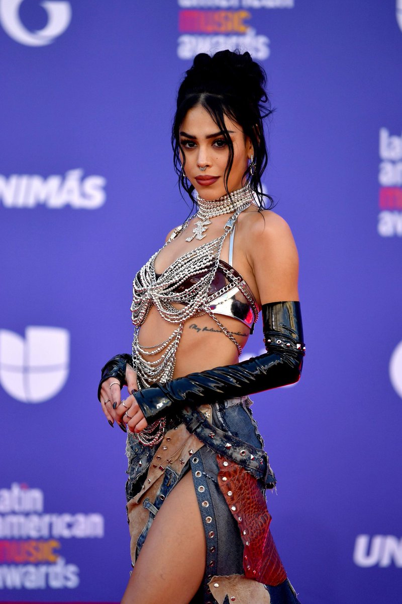 PesoPlumaData's tweet photo. Con 2.70B de streams, Peso Pluma es ahora el artista mexicano #28 con más reproducciones totales en Spotify, superando a Danna Paola. https://t.co/UfuuN0rTtw