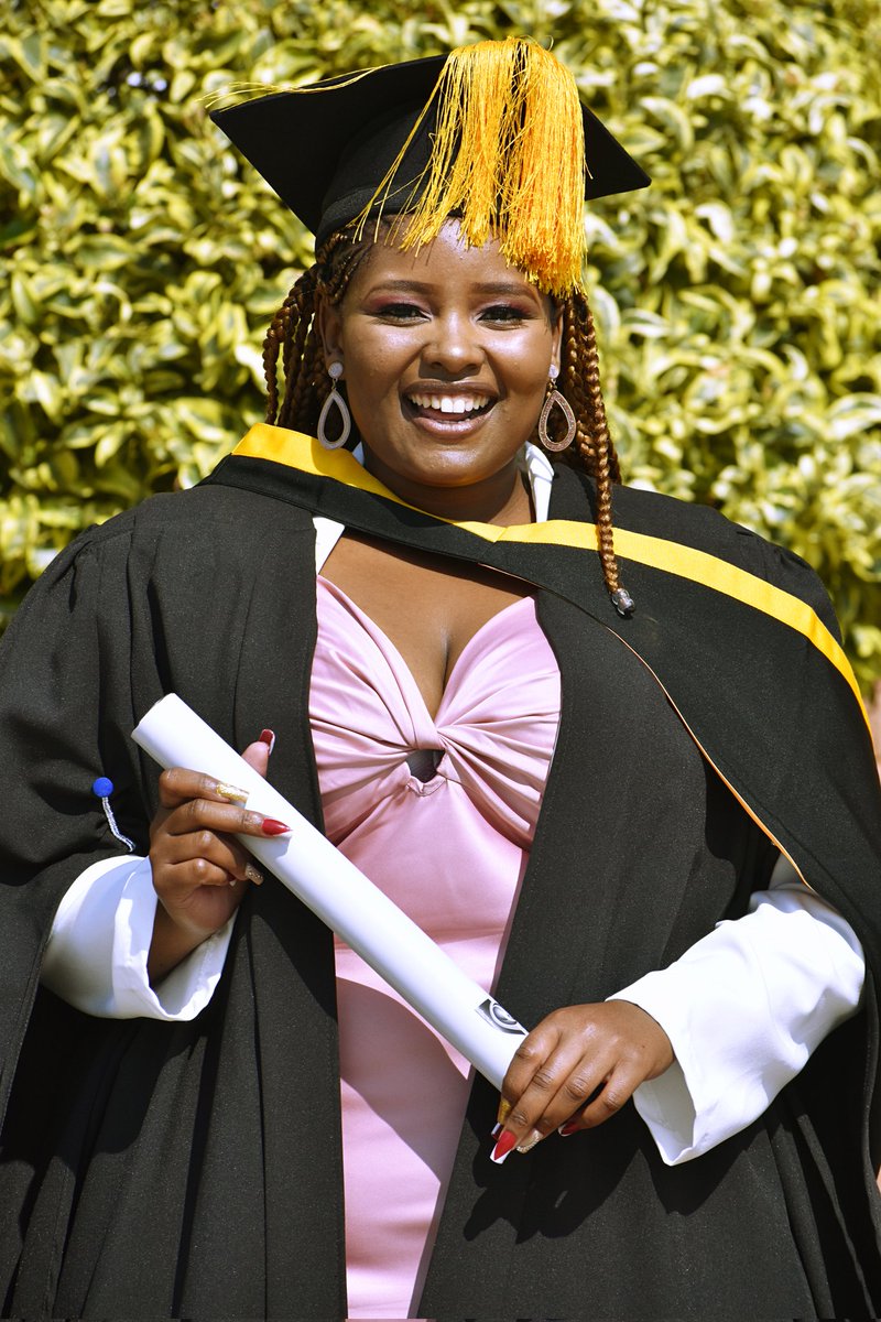 CAPtion_Motives's tweet photo. Graduate Katleho Montso 🎓👩🏾‍🎓👑. https://t.co/OCp6cvZ5nt