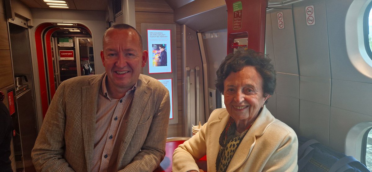 DamienERNST1's tweet image. This is amazing. Coming back from Paris by train, I met my Phd advisor, Prof  Pavella. She retired in 2005 but has retained her immense enthusiasm for research! 

We worked a lot together on transient stability, see e.g. : hdl.handle.net/2268/13288 #powerSystem #TransientStability