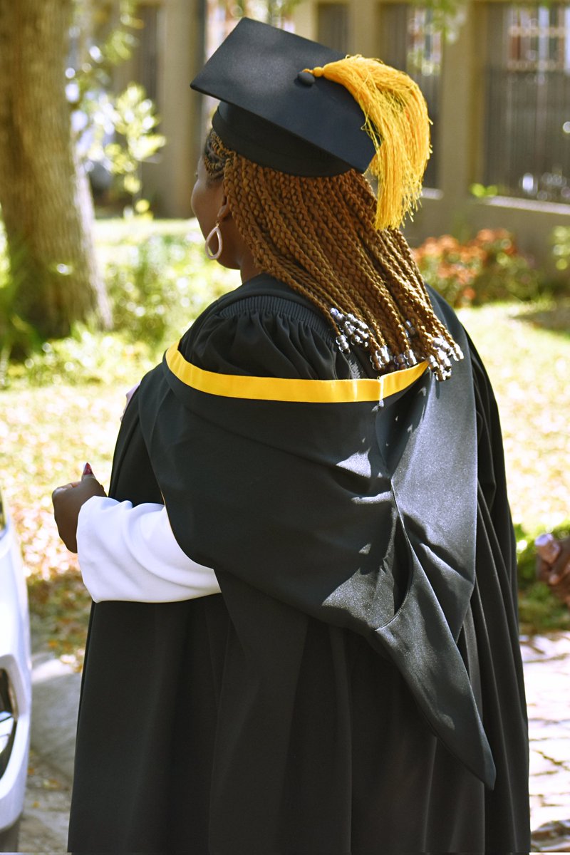 CAPtion_Motives's tweet photo. Graduate Katleho Montso 🎓👩🏾‍🎓👑. https://t.co/OCp6cvZ5nt