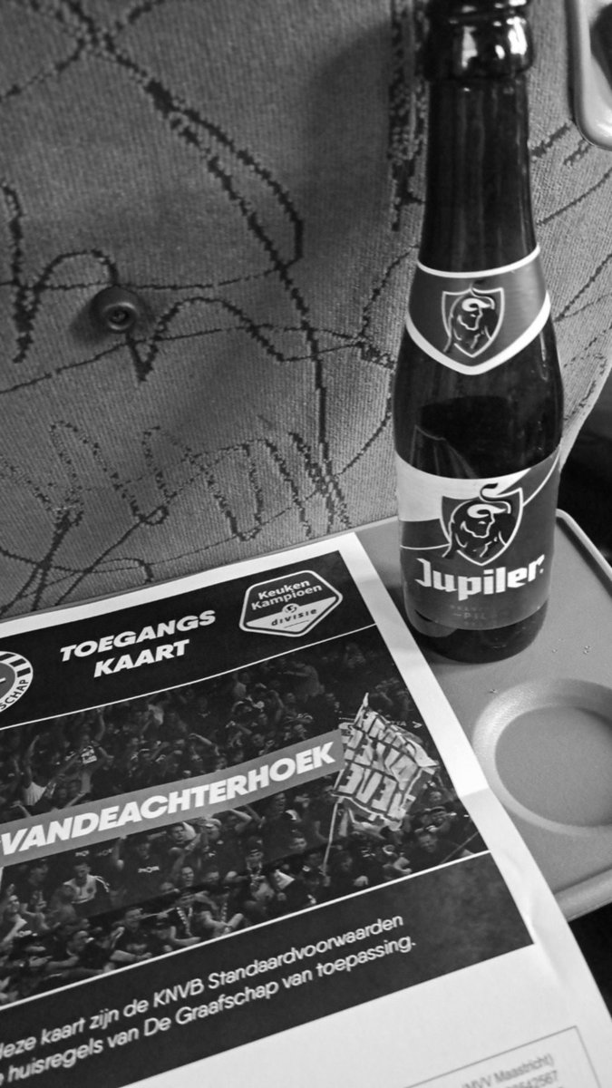kamp0e's tweet photo. #MATCHDAY
dtc away
😎🍻
#KKD #MVVMaastricht #Foeballe #Veergoonzoepe https://t.co/tiKsw8HXG3