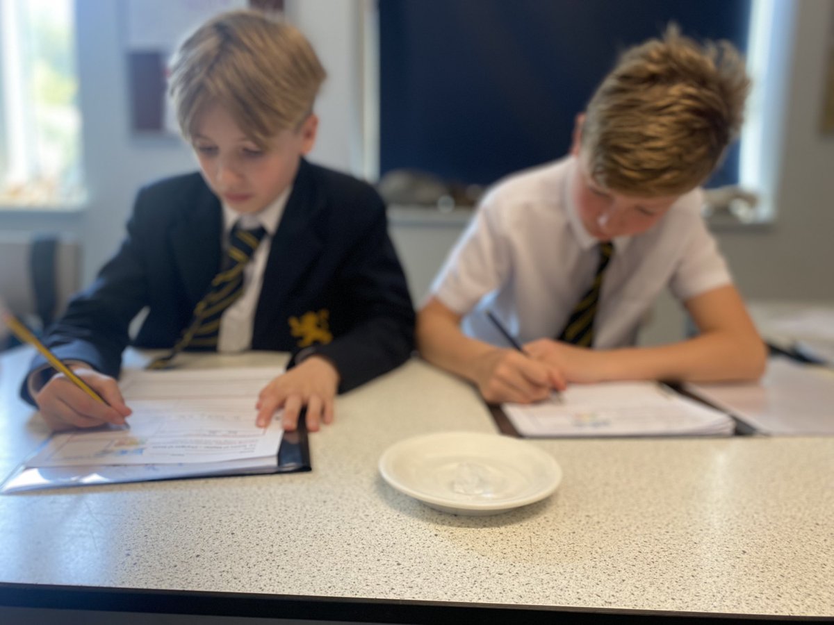 DrWallScience's tweet photo. Y4 have been observing melting ice cubes making notes and considering what’s happening to the particles inside as they melt🧊. @Habsmonmouth @MonPrepSchool #chemistry #particlemodel https://t.co/2ooKBmtcCx