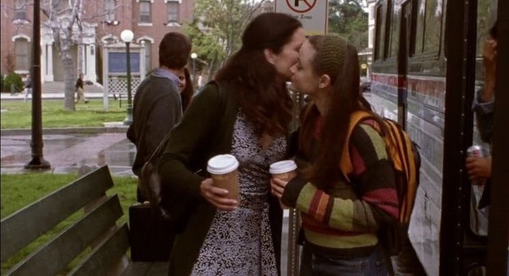 thinkergilmore's tweet photo. oh to have a mother daughter relationship like the gilmore girls https://t.co/xOSObZAuvr