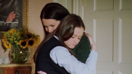 thinkergilmore's tweet photo. oh to have a mother daughter relationship like the gilmore girls https://t.co/xOSObZAuvr