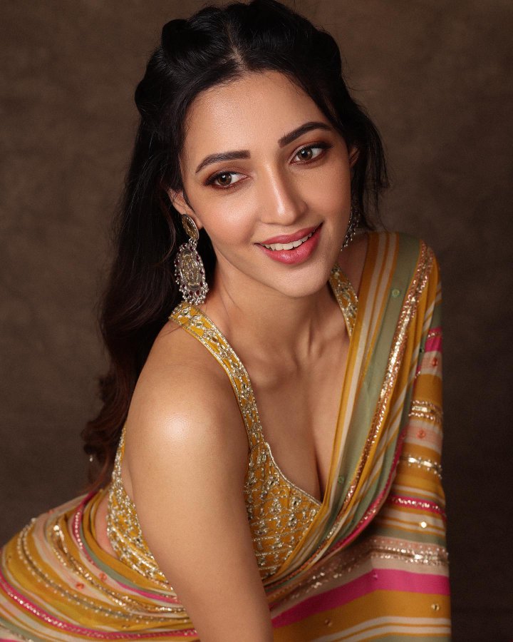 FvYODvwWcAQ8oMR?format=jpg&name=900x900