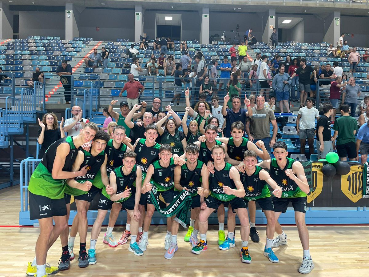 🙌 Un pas més. Aquest equip ja és finalista del #FEBJunior2023M!

👏 Felicitats, nois!

#SomElBressol #BadalonaÉsFutur