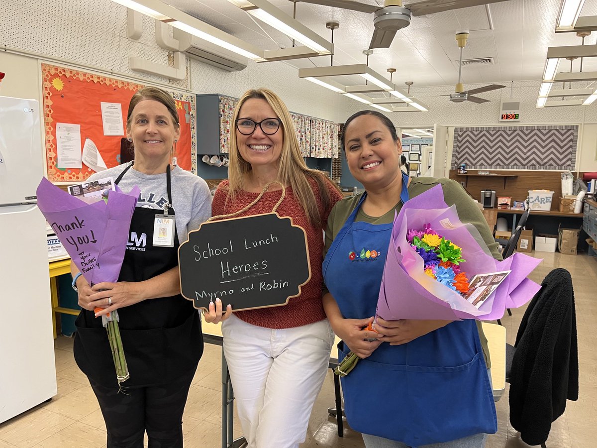 principaldulles's tweet photo. Mirna & Robin thank you for being our amazing lunch heroes.
💙Your Dulles family
#NLMUSD #DullesElementary https://t.co/7wBET5DowS