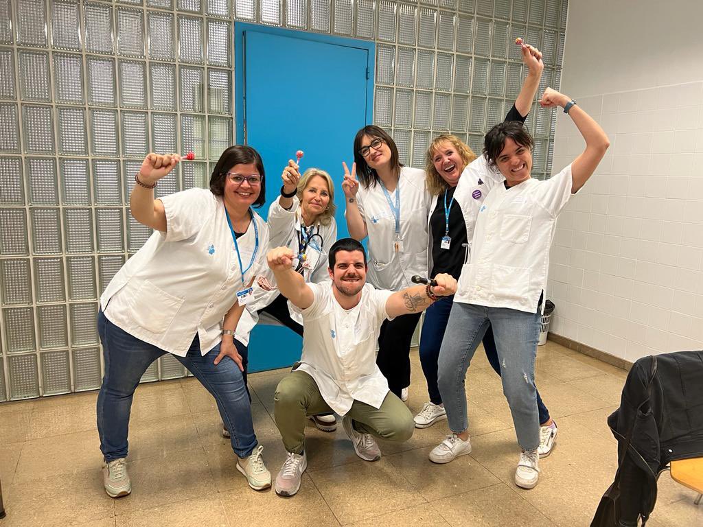 🆒 Avui el #CAPBufalà #Badalona celebra els seus 2️⃣0️⃣ anys

🎂Un dia especial que ha reunit professionals que han format part de l’equip i els que hi treballen actualment

🎉Junts han bufat les 20 espelmes en una festa molt emotiva

🙌🏼 Per molts anys! 🙌🏼