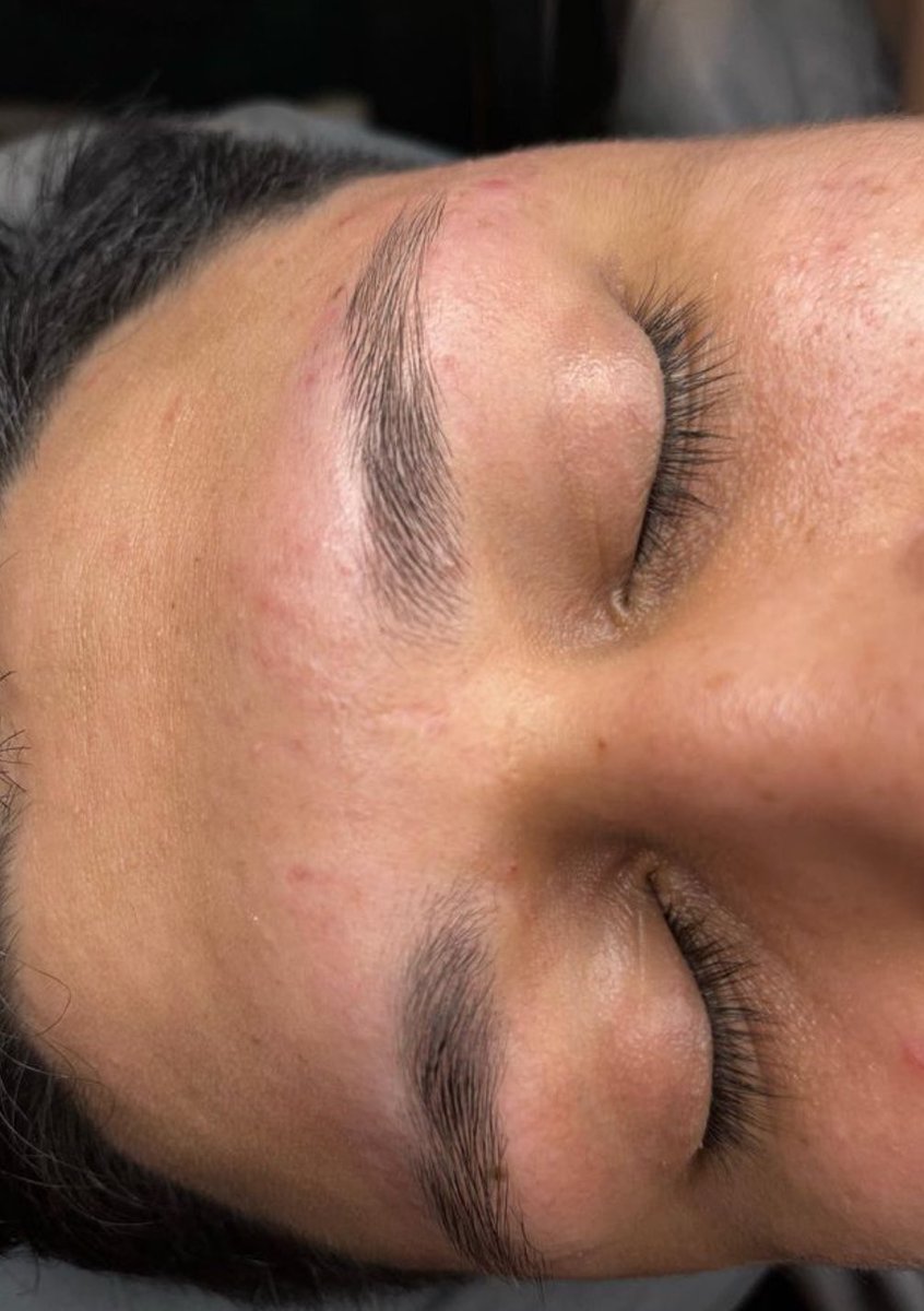 skinwithdaisy's tweet photo. eyebrow waxing ✅ hasn’t gotten them waxed in about 2 years so it was much needed 🤩!! https://t.co/LZiam0BzSt