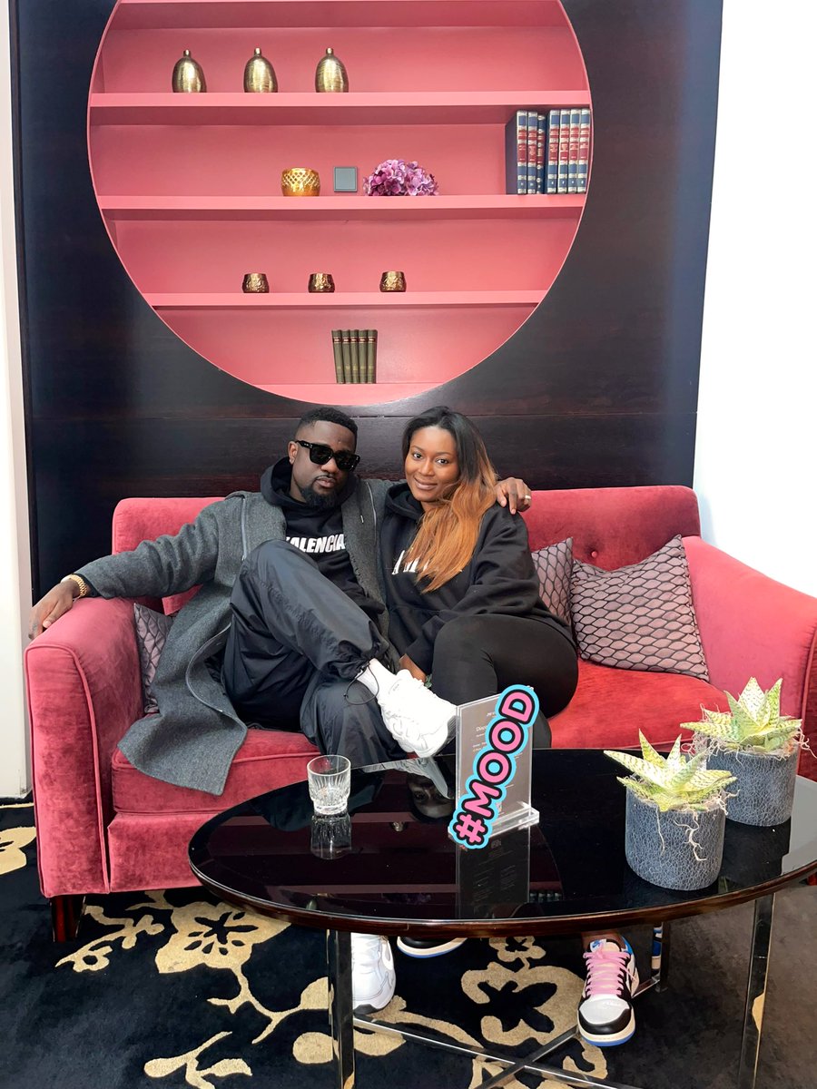 John Dumelo who's an NDC married a Lawyer but Sarkodie who's an NPP chose to marry an IG model

Choose who you'll Idolise