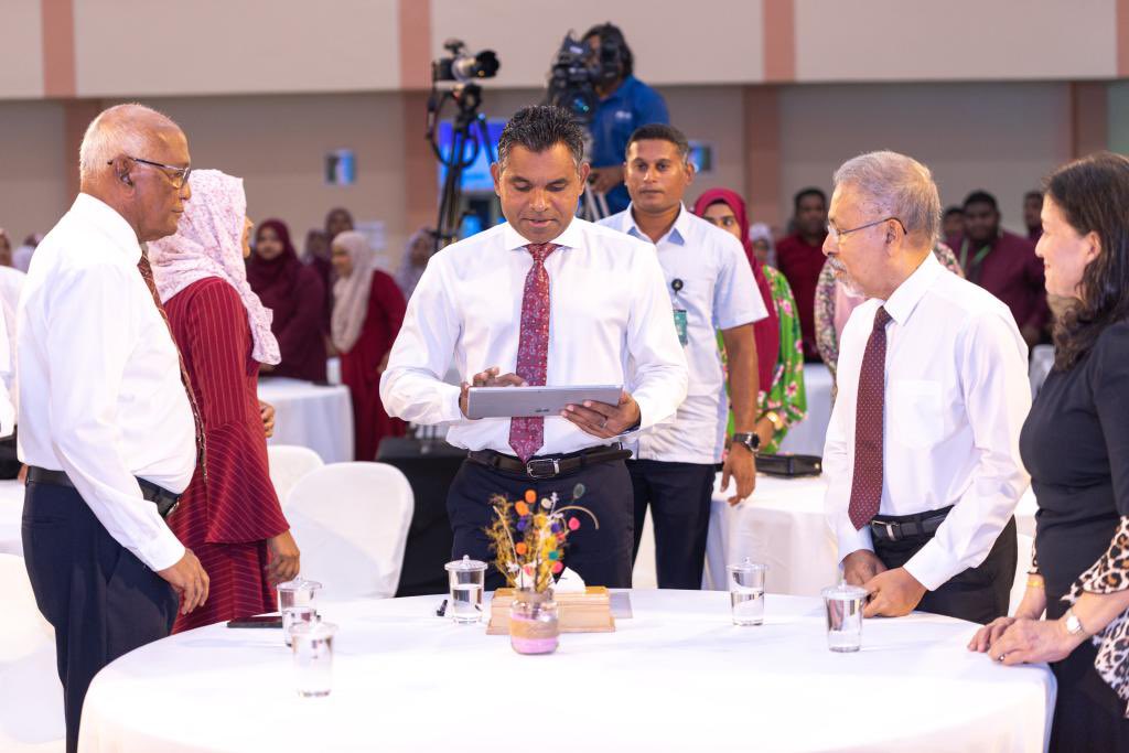 MoHmv's tweet photo. ނައިބު ރައީސް @FaisalNasym ޕްރައިމަރީ ހެލްތު ކެއަރގެ ރަޖިސްޓްރީ ލޯންޗް ކޮަށްދެއްވުން 
#PrimaryHealthCare #HealthyFuture #DhulhaheyoJeeleh https://t.co/S4klkL1S02