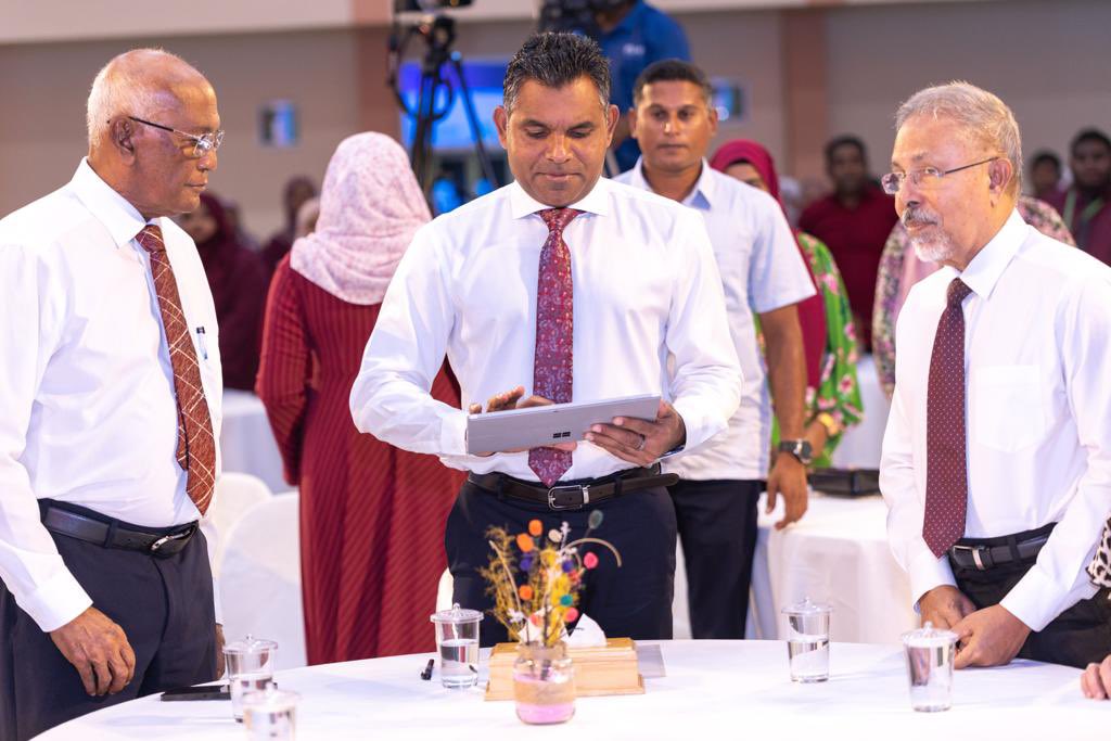 MoHmv's tweet photo. ނައިބު ރައީސް @FaisalNasym ޕްރައިމަރީ ހެލްތު ކެއަރގެ ރަޖިސްޓްރީ ލޯންޗް ކޮަށްދެއްވުން 
#PrimaryHealthCare #HealthyFuture #DhulhaheyoJeeleh https://t.co/S4klkL1S02