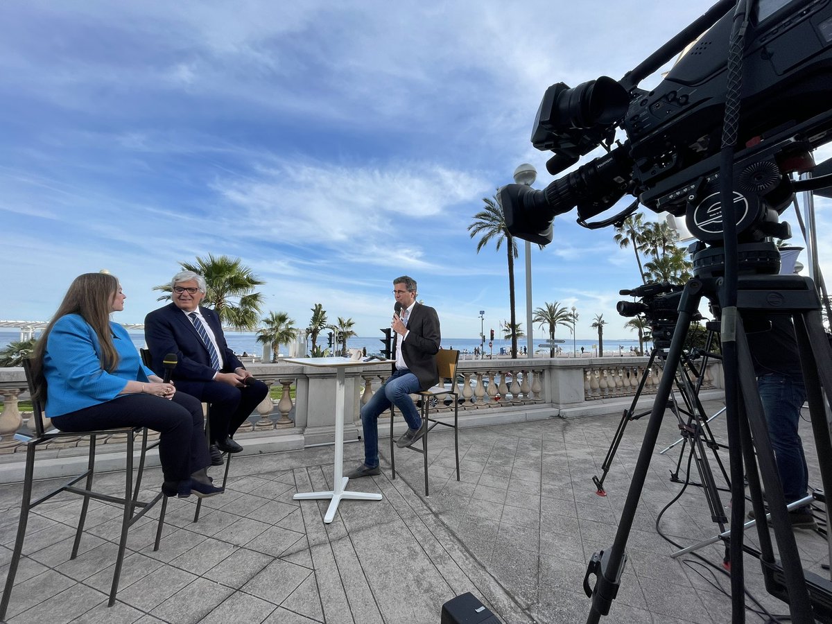 F3cotedazur's tweet photo. 🇬🇧 Les liens entre les Anglais et la Côte d’Azur, on en parle tout de suite avec nos invités Judith Kiraly, historienne et Jean-Pierre Barbero, directeur du musée Masséna. 
Le direct ➡️ https://t.co/nUMEvXmbZc https://t.co/2ldy2TmCa3