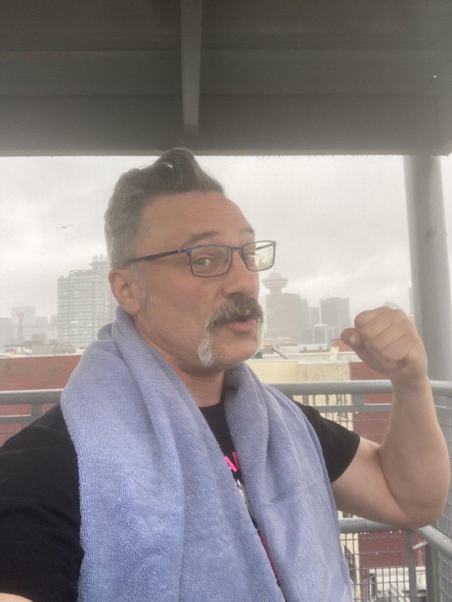 JoeKingReferee's tweet photo. Here a before and after picture of me running the stairs!
#Joetivation #Motivation #KingsHour #PipesAndStripes #HealthIsWealth https://t.co/1UybMdwRIN