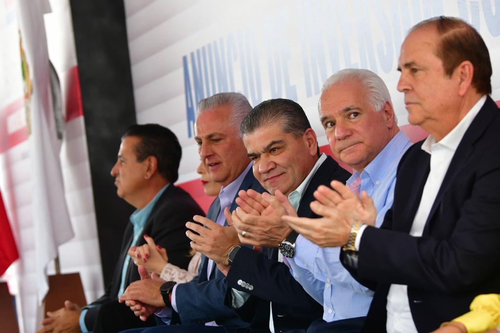 mrikelme's tweet photo. 📣 ¡Costco en Torreón!

Junto a directivos de Costco y el alcalde de #Torreón, @RomanCepeda, anunciamos hoy la construcción de su nueva sucursal, la cual requerirá una inversión total de 60 MDD. 🤜🏼🤛🏼 1/3 https://t.co/6nJVnureKh