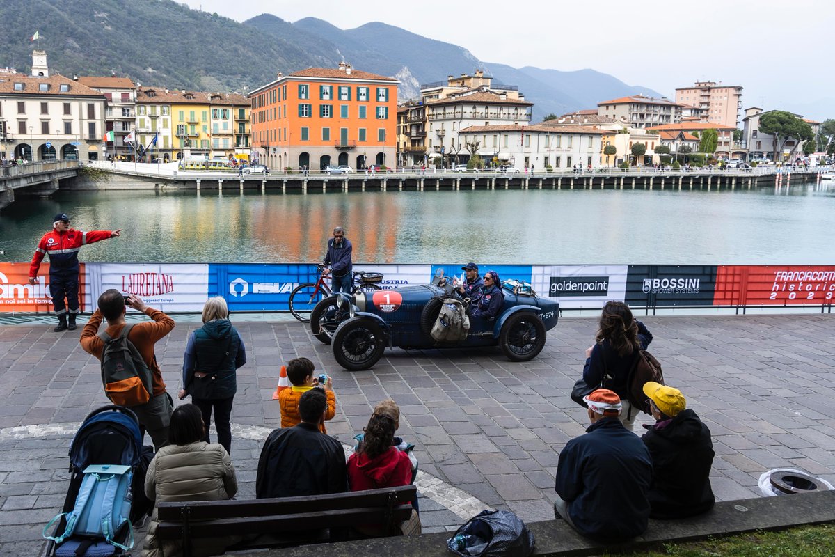 fchistoric's tweet photo. #Paratico and #LakeIseo welcomed the crews in a warm embrace during the characteristic passage on Lungolago Marconi 🥰

Let's relive the #FranciacortaHistoric2023

📷 @photoromano 

🌊 #naturalmenteparatico @visitlakeiseo 

Complete gallery here 👇🏻
https://t.co/VWL70Yzb7U https://t.co/RH3rVtM9aI