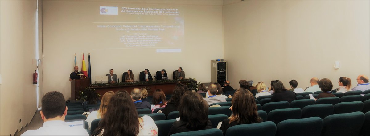 Además de la importancia que representa este foro de trabajo e intercambio para el futuro de la titulación en el marco institucional, desde la Facultad de Fisioterapia de A Coruña celebramos el éxito recogido tras la actuación que tuvo lugar en el transcurso de la cena de gala