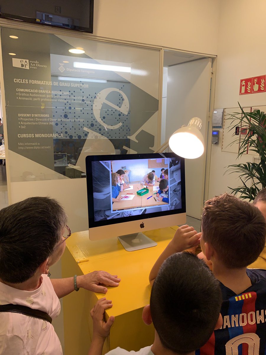 Dipta_cat's tweet photo. 👉L'#Art com a eina educativa🖌️
L'@eadreus i l'escola Dr Alberich i Casas de #Reus treballen en el projecte col.laboratiu d'innovació pedagògica #AraArt🤝
Una exposició a l'Espai Llimoner #EADR mostra les propostes artístiques fetes per les nenes i nens de primària
#TalentDipta https://t.co/UaIwMXYTrn