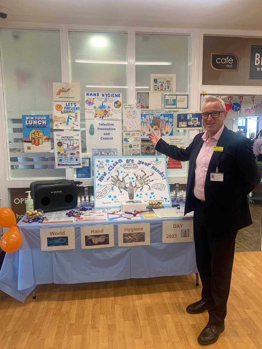 Thank you @davidwthorpe1 for judging our Hand HygienePoster competition at FGH today, thank you to all who participated. Congratulations ward 9 for best poster @NCAlliance_Jobs @fghedteam @NCANursing