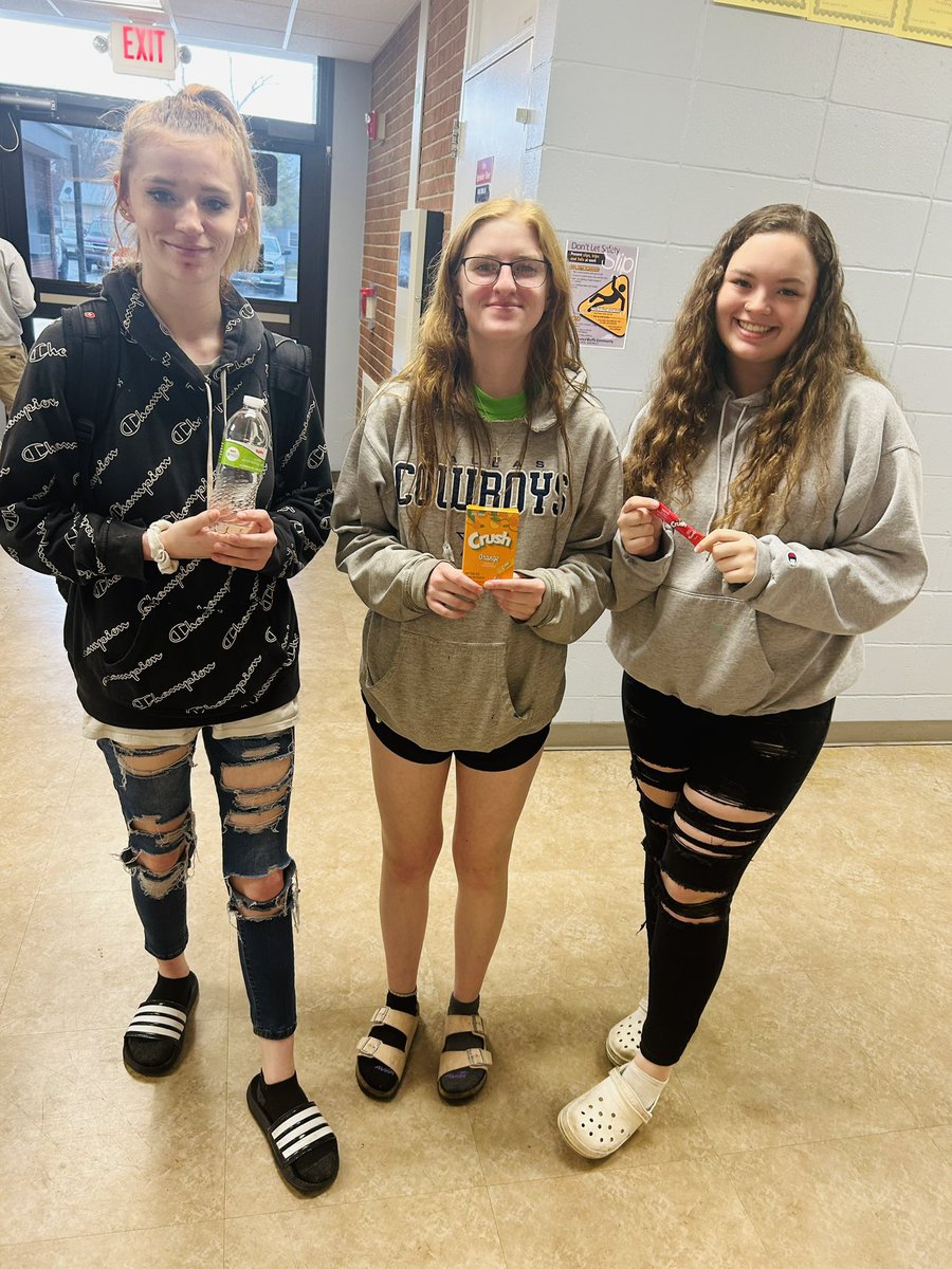 Students have been “Crushing” it! Dropped off Flavored Water Packets to help them stay hydrated! #ShowUp #StayHydrated #KeepFocused