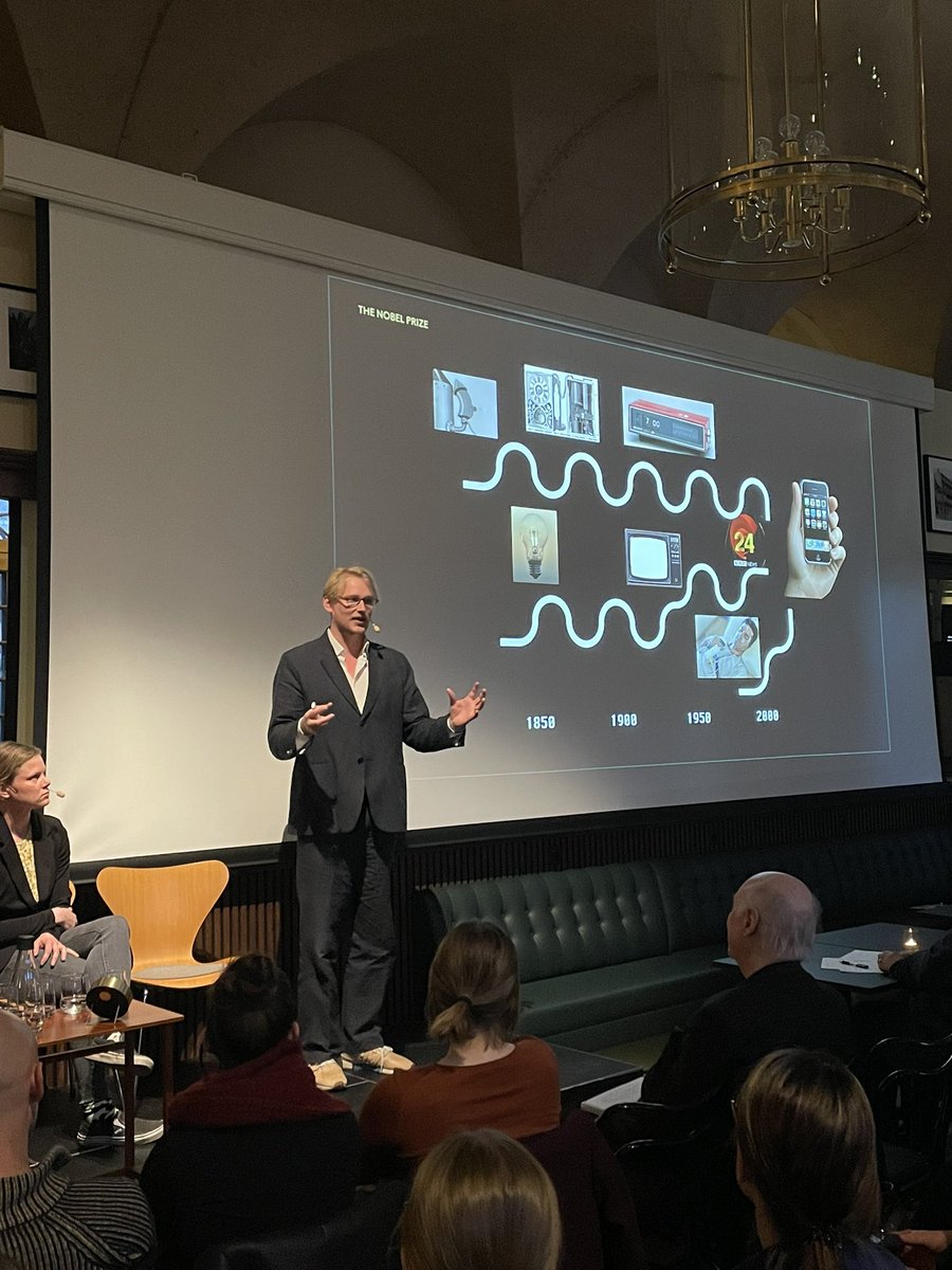 AseKarlen's tweet photo. DSV PhD student @kasperigregori doing a really good job explaining his work at @NobelMuseum #sciencetoday @Stockholm_Uni #sleephacking https://t.co/QUM2V4OEHL