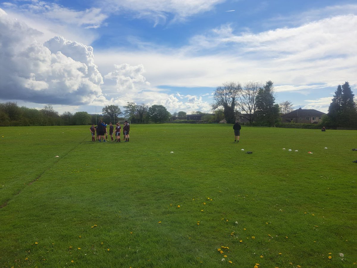 Burnley_RUFC's tweet photo. The final year 7 rugby event of the year.

@Burnley_RUFC 
#UnityCollege 
@ribbweb 

Great work @simon_finnan with all the schools .🏉🏉👍

#Partnerships
#Enjoyment
#TouchRugby 
#JoinYourLocalClub https://t.co/jTvCH4Aq5g