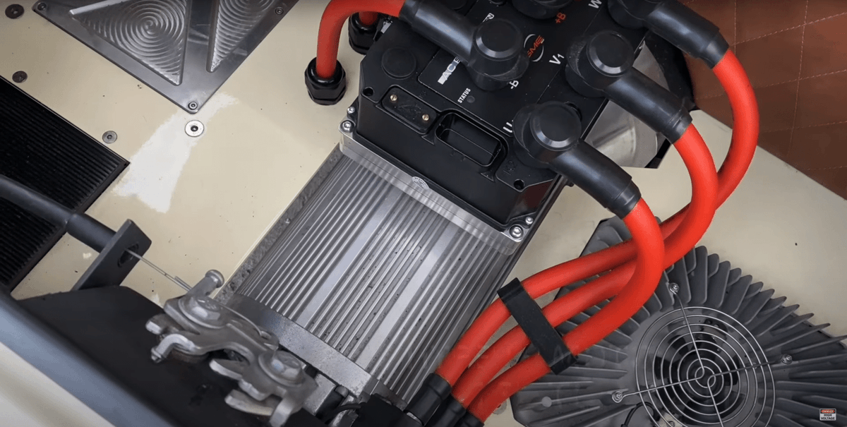 ElectrifyNews's tweet photo. Curious about electric car conversions? @EVWestDotCom's project build is sure to inspire you. They converted a vintage #VWBeetle into an electric #PorscheSpeedster with #Tesla batteries and a #Hyper9 motor 👀⚡️ More info https://t.co/TS6eYU8dZw
#evconversion https://t.co/9YVTcTrQiL
