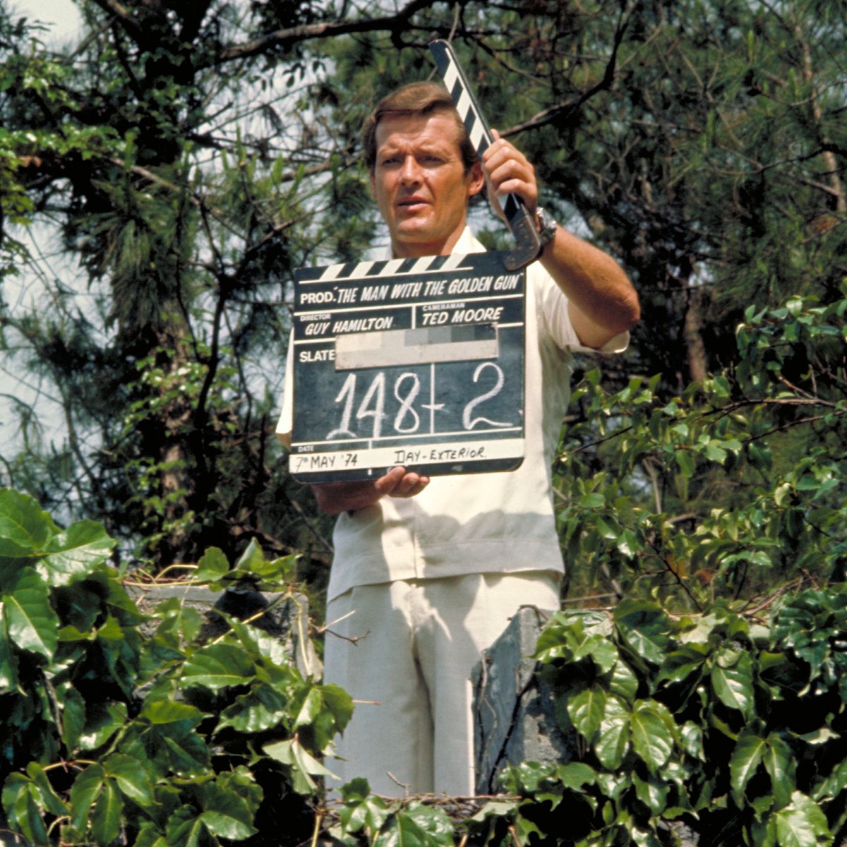 Zoom in on the clapperboard. Roger Moore climbing the walls of Hai Fat’s mountainside home was filmed on this day in 1974. #TheManWithTheGoldenGun