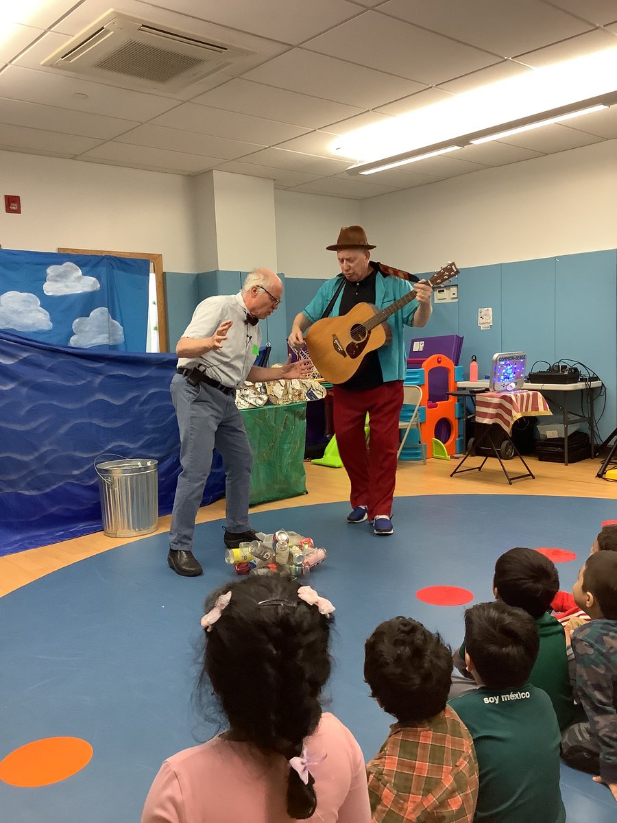 D30PreK's tweet photo. Having some recycling fun with Grand Falloons #thisisprek #prekforall #district303k/prekcenters https://t.co/2PDU82ttih