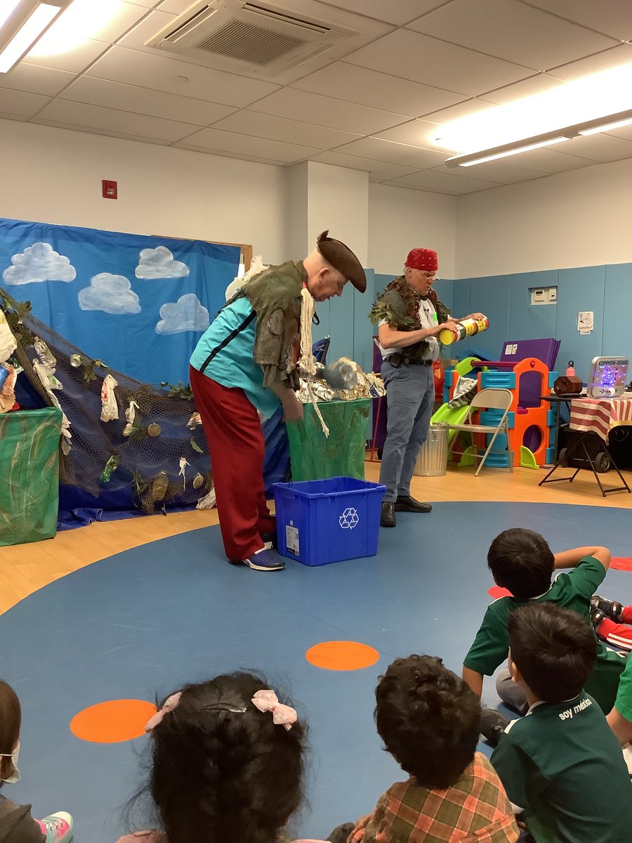 D30PreK's tweet photo. Having some recycling fun with Grand Falloons #thisisprek #prekforall #district303k/prekcenters https://t.co/2PDU82ttih