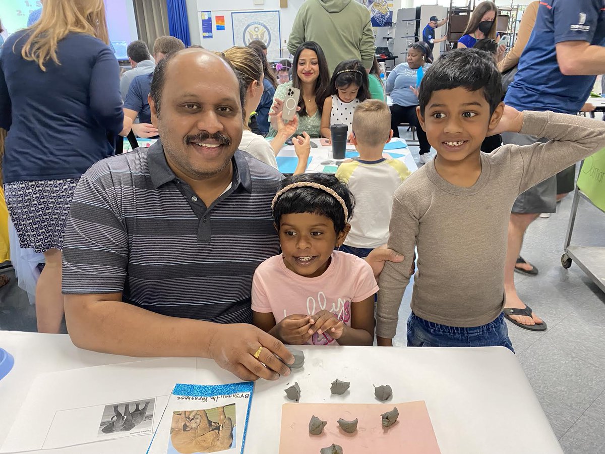 Kindergarten Fine Arts Day! 🎶🎨
<a href="/WindsorWildcats/">WindsorWildcats</a> <a href="/mrsschmidtknews/">Jennifer Schmidt</a> @DrSamartino <a href="/ms_higginsclass/">Colleen Higgins</a> 

Thank you to our music &amp; art teachers for putting on such a FUN event! <a href="/cziemann1/">Camille Ziemann</a> <a href="/mskartroom/">Michelle Kasprzak</a>