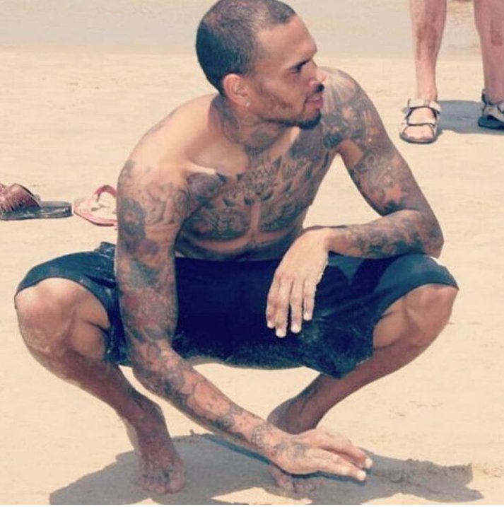 GalaxyBlack5000's tweet photo. Happy birthday Breezy!! 😍🎁🎈 #ChrisBrown #Teambreezy #heIsdaddy #ChrisBreezy 🖌️🤍🤍🩷 https://t.co/NaH4hyMVYn