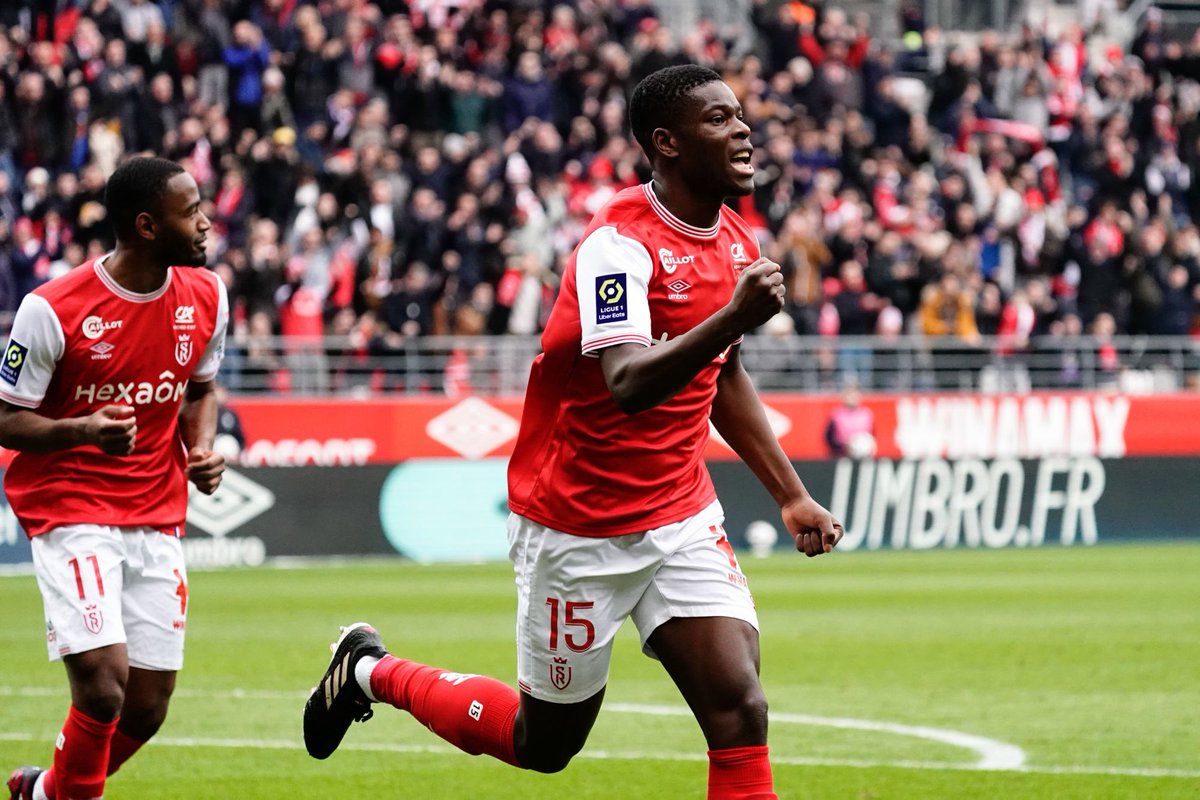 ActuFoot_'s tweet photo. Marshall Munetsi et le Stade de Reims ont inclus une clause unique en Europe dans leur nouveau contrat. 📝

Pour chaque kilomètre parcouru par Munetsi sur les terrains, le Stade de Reims reversera 100€ à son association. 👏

La Fondation Marshall Munetsi est active au Zimbabwe et œuvre notamment pour l'accès à l'éducation en payant des frais de scolarité à des étudiants, ou à travers des dons divers.