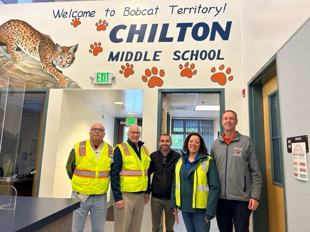 On Tuesday we had a celebrity crossing guard to celebrate Ride to School Day. Roseville Mayor, Bruce Houdesheldt, helped at the crosswalk and handed out slap bracelets to Chilton students who were walking and rolling to school. Thank you, Mayor! #WeRChilton #rcsdchampions