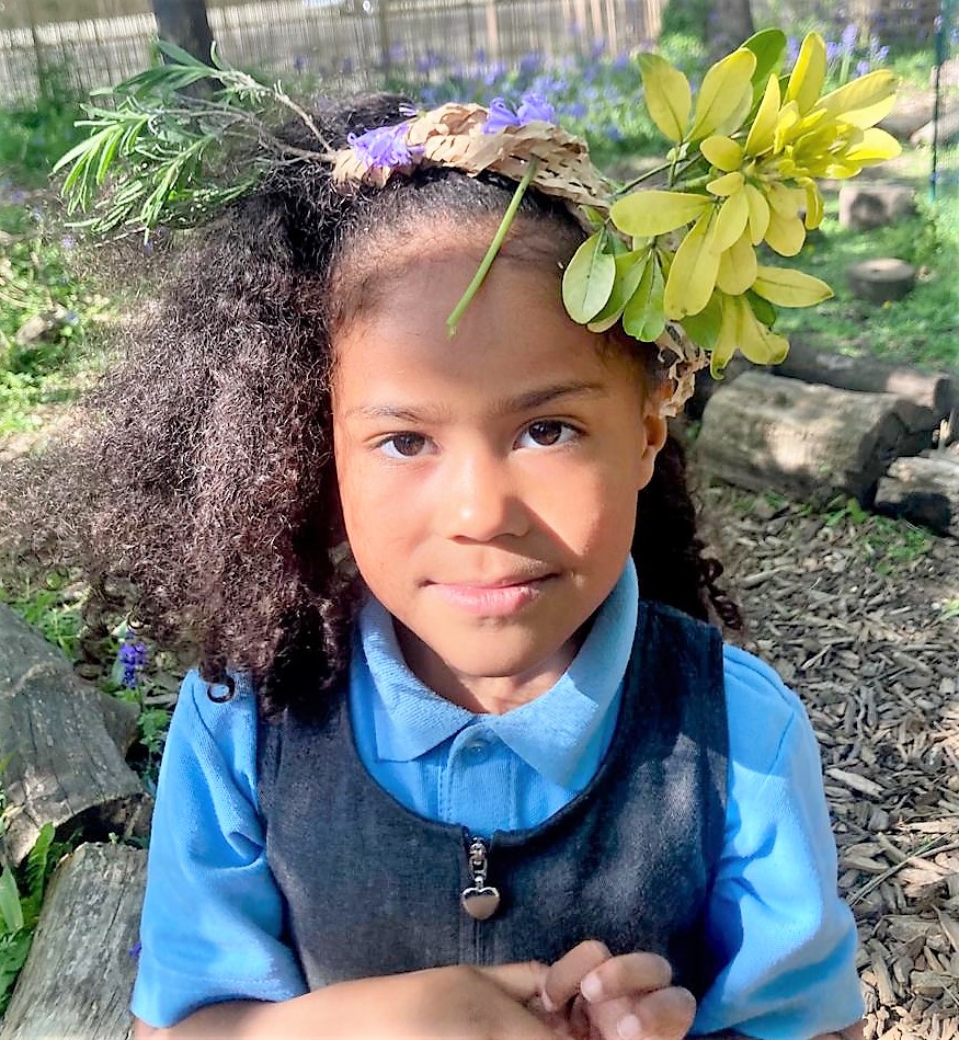 More natural fun this week for the kids @Christchurchsw9 at our After School Forest club funded by Grow Back Greener @MayorofLondon @LDN_environment...A scavenger hunt followed by coronation nature crown making. Lovely day! #outdoorlearning #socialenterprise