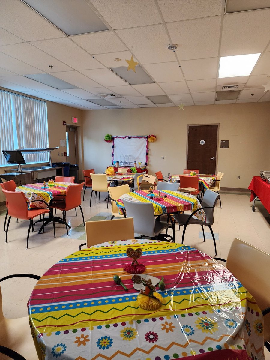 RollingGreenEl's tweet image. Kicking off the National Staff Appreciation Week (5/8-5/12) with a bonus Fiesta FriYay for Cinco De Mayo today!  Our staff is enjoying the Taco Bar today! 
#ThankanEducator @pbcsd