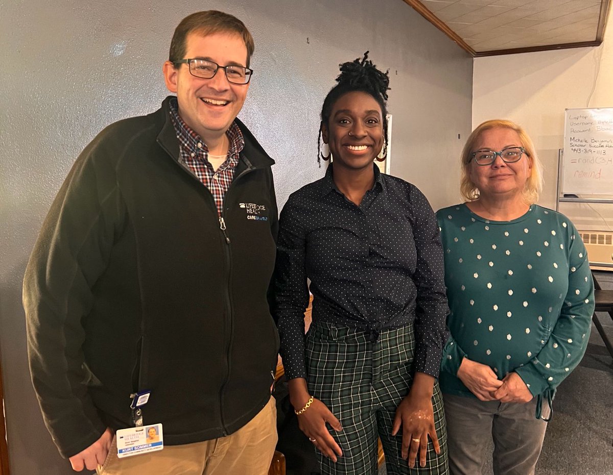 We_ByteBack's tweet photo. Together #webyteback! Kurt Sommer and Anna Tatro from the West Baltimore Renaissance Foundation observing a Computer Foundations 2 class. We appreciate the Foundation for their continued support.
#TechWithinReach #digitalaccess #techresources #techspaces #AI https://t.co/w4vrkbpbYK