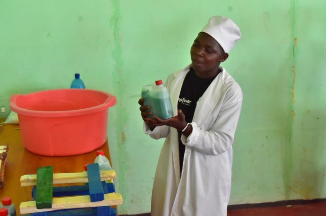 EmpowerRwanda's tweet photo. @EmpowerRwanda today demonstrates to @MastercardFdn skills acquired thru a TVET training for a hundred #Teen moms from economically challenged backgrounds in @GatsiboDistrict, self employed  now putting skills acquired to #action providing baking services, soap making &amp; apparels https://t.co/mcaKkeEsUQ