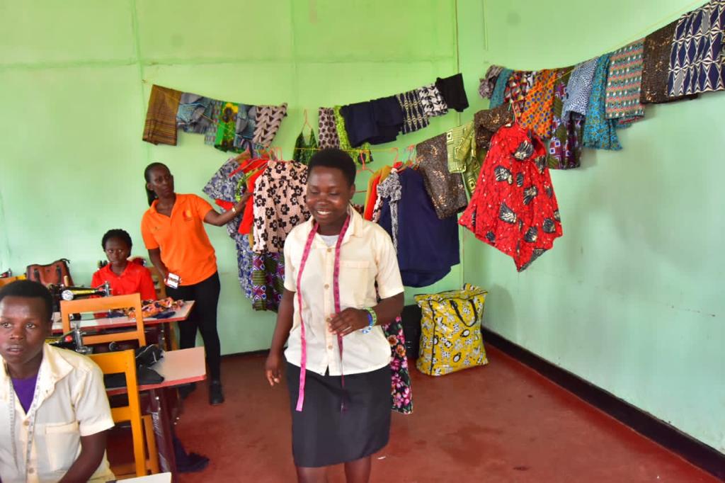EmpowerRwanda's tweet photo. @EmpowerRwanda today demonstrates to @MastercardFdn skills acquired thru a TVET training for a hundred #Teen moms from economically challenged backgrounds in @GatsiboDistrict, self employed  now putting skills acquired to #action providing baking services, soap making &amp; apparels https://t.co/mcaKkeEsUQ