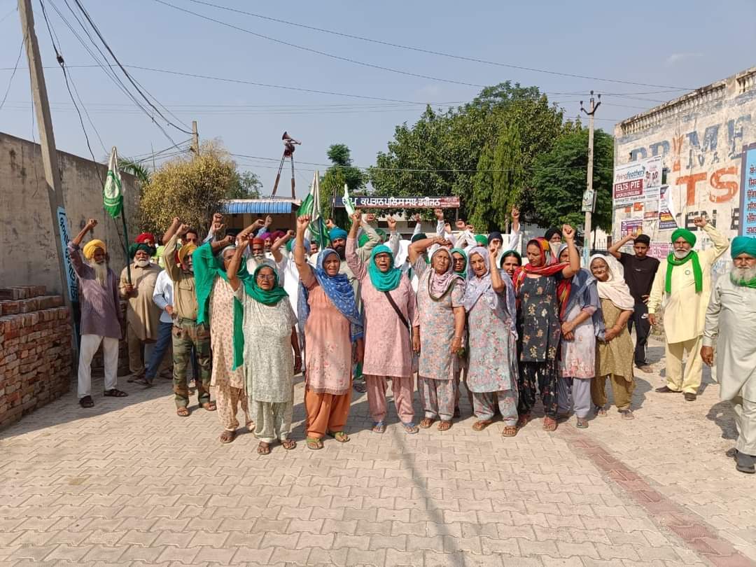 lehra1961's tweet photo. #StandWithChampions 
#BajrangPunia 
#standwithwrestlers 
ਭਾਰਤੀ ਕਿਸਾਨ ਯੂਨੀਅਨ ਏਕਤਾ ਡਕੌਂਦਾ ਨੇ ਪਹਿਲਵਾਨਾਂ ਦੀ ਹਮਾਇਤ ਵਿੱਚ ਪੰਜਾਬ ਦੇ ਦਰਜਨਾਂ ਪਿੰਡਾਂ ਵਿੱਚ ਬ੍ਰਿਜ ਭੂਸ਼ਣ ਦੀਆਂ ਅਰਥੀਆਂ ਸਾੜੀਆਂ https://t.co/DileqbxHwx
