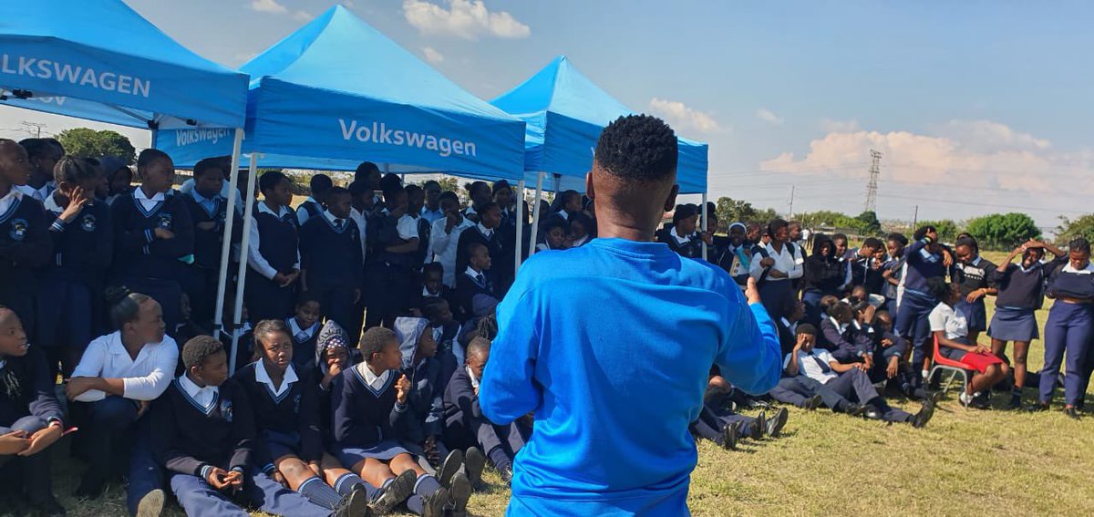 forwardzone's tweet photo. Our Friday Feels are at an ultimate high as we celebrate the success of our another #VWTrain4Life event that empowered women and showcased their incredible #football skills!
Swipe to see how the program is changing lives and let's keep pushing towards a brighter future.
#TeamFZ https://t.co/43w9k75ruv