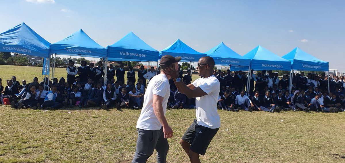 forwardzone's tweet photo. Our Friday Feels are at an ultimate high as we celebrate the success of our another #VWTrain4Life event that empowered women and showcased their incredible #football skills!
Swipe to see how the program is changing lives and let's keep pushing towards a brighter future.
#TeamFZ https://t.co/43w9k75ruv