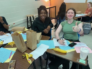 LDB_SocSt's tweet image. Captains of Knowledge - APUSH students build their own FRQ questions in review. Let&apos;s get it! #acethattest #historymatters #BELLieve